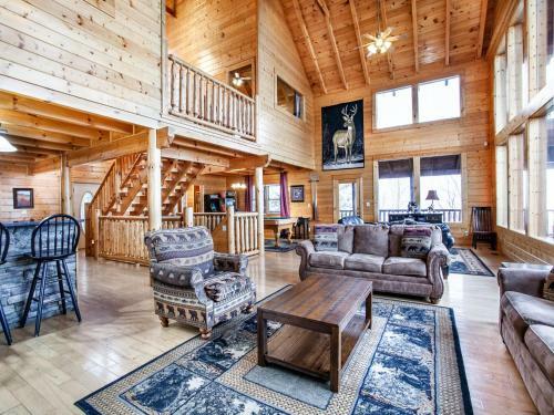 Million Dollar View - Hot Tub, Sauna, Shared Pool