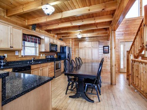 Million Dollar View - Hot Tub, Sauna, Shared Pool