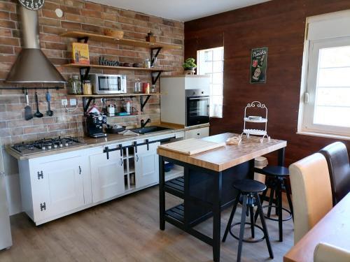 Large And Quiet Apartment With Great Balcony