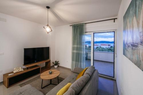 Crowonder Sun Dance Apartments