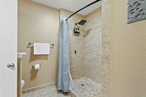 Emerald Oasis 3br 2.5ba Free Parking Upto 4 Cars