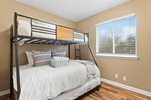 Emerald Oasis 3br 2.5ba Free Parking Upto 4 Cars