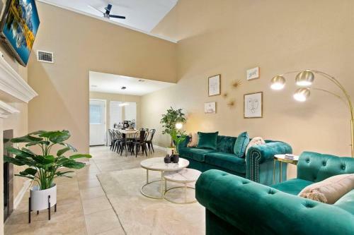 Emerald Oasis 3br 2.5ba Free Parking Upto 4 Cars