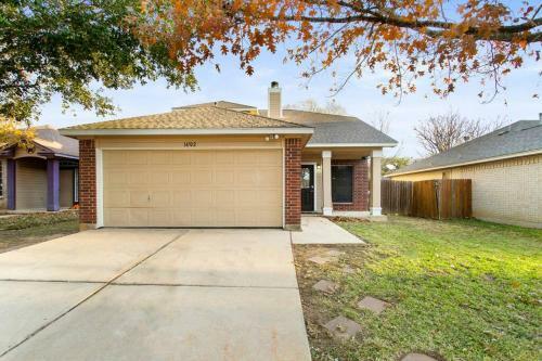 Emerald Oasis 3br 2.5ba Free Parking Upto 4 Cars