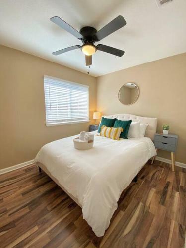 Emerald Oasis 3br 2.5ba Free Parking Upto 4 Cars