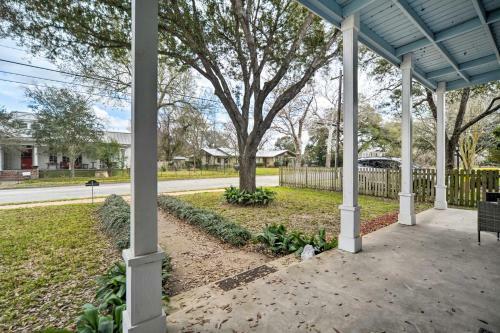 Spacious Abode, Walk To Texas Heroes Square!