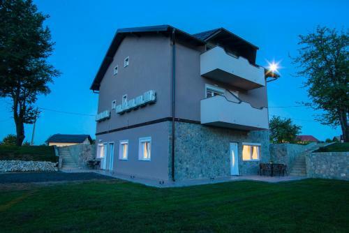 Hostal Black Queen Guesthouse
