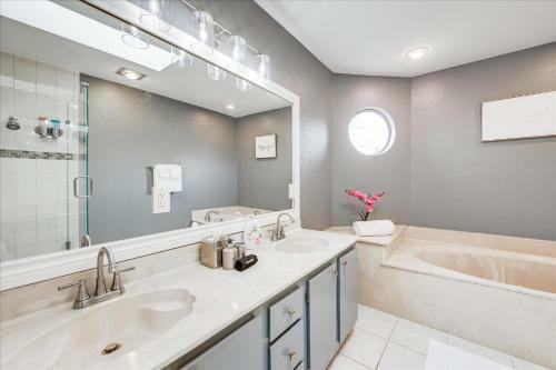 Fabulous Home Steps Away From Baylor