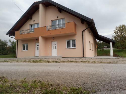 Hostal Neda Holiday House