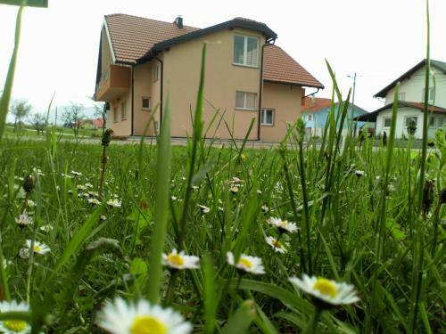 Hostal Neda Holiday House