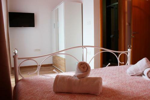 Hostal Neda Holiday House