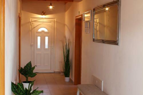Hostal Neda Holiday House