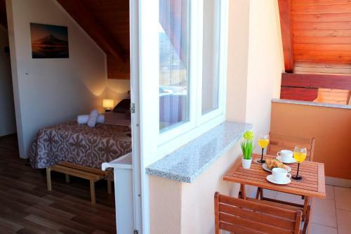 Hostal Neda Holiday House