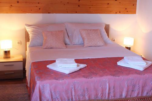 Hostal Neda Holiday House