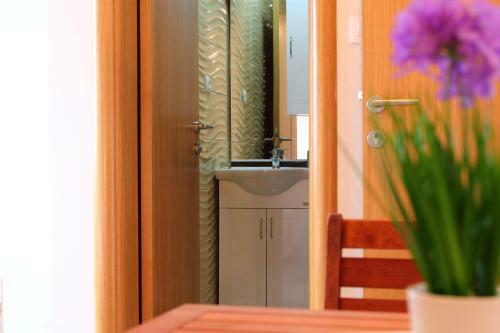 Hostal Neda Holiday House