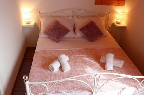 Hostal Neda Holiday House