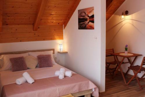 Hostal Neda Holiday House