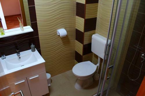 Hostal Neda Holiday House