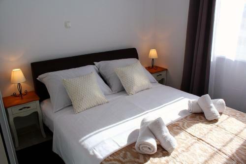 Hostal Neda Holiday House