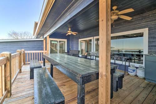 Lakefront Livingston Home - Private Boat Dock