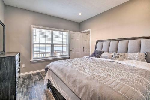 Lakefront Livingston Home - Private Boat Dock