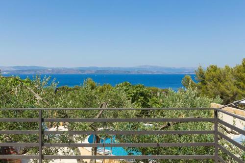 Holiday House With A Swimming Pool Rogac, Solta - 16444