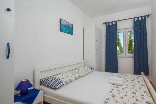 Holiday House With A Swimming Pool Rogac, Solta - 16444