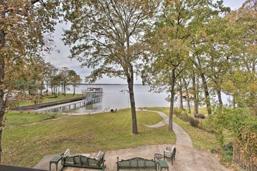 Lakeside Living At Cedar Creek With Yard And Fire Pit!