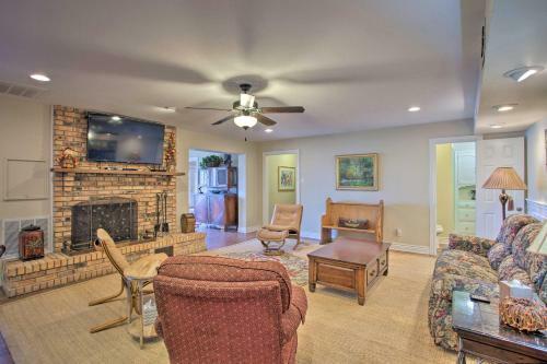 Lakeside Living At Cedar Creek With Yard And Fire Pit!