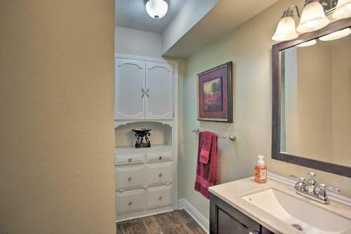 Lakeside Living At Cedar Creek With Yard And Fire Pit!