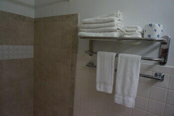 Bellevue Hotel And Suites