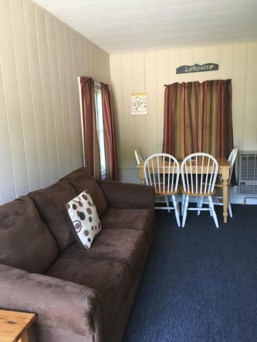 Gilcrest Cottages And Motel