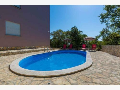 Apartment In Grizane 39410