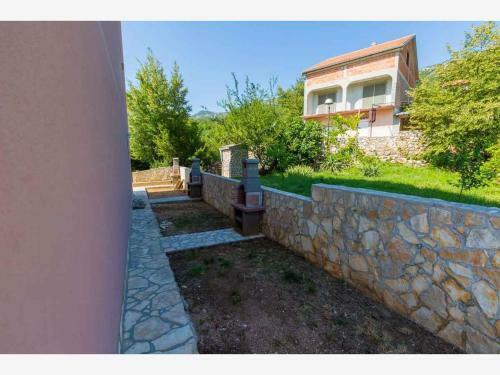 Apartment In Grizane 39410