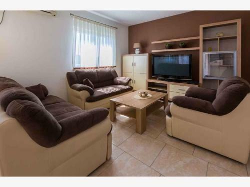 Apartment In Grizane 39410