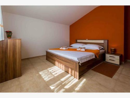 Apartment In Grizane 39410