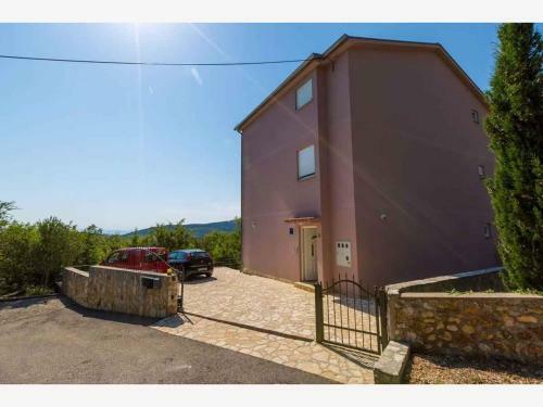 Apartment In Grizane 39410