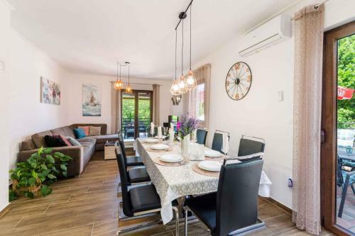 Holiday Home In Grizane 39484