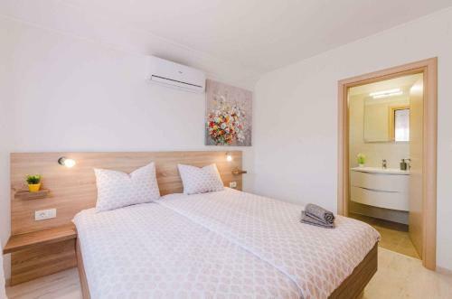 Holiday Home In Grizane 39484