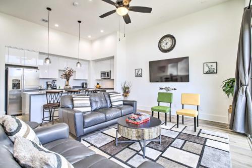 Stylish Home With Balcony About 2 Mi To Houston Zoo