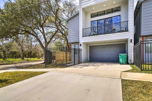 Stylish Home With Balcony About 2 Mi To Houston Zoo