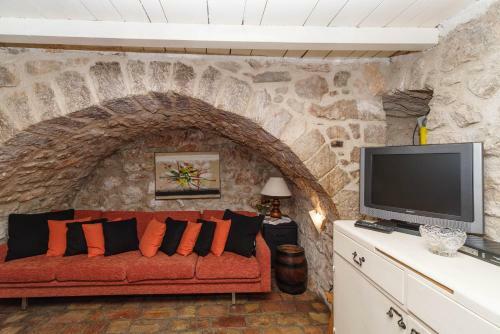 Apartment Stone