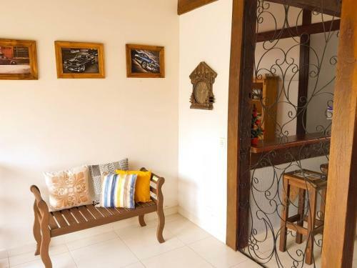 Casa Com Piscina, Bem Localizada