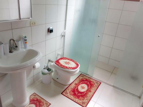 Casa Com Piscina, Bem Localizada