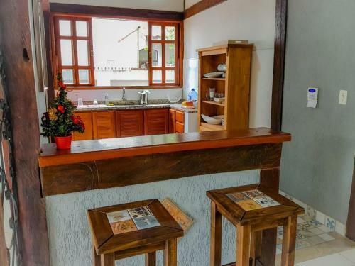Casa Com Piscina, Bem Localizada