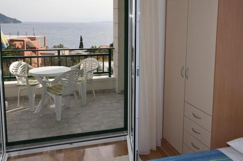 Apartments By The Sea Igrane, Makarska - 17292