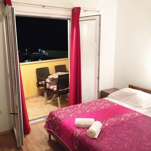Apartments By The Sea Igrane, Makarska - 18405