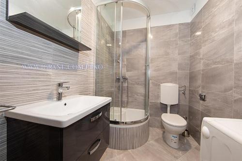 Apartments By The Sea Igrane, Makarska - 18405
