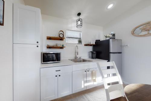 River's Edge Cottages - Paintbrush