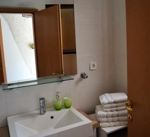 Apartamento Villa Gjardini - Sparadici